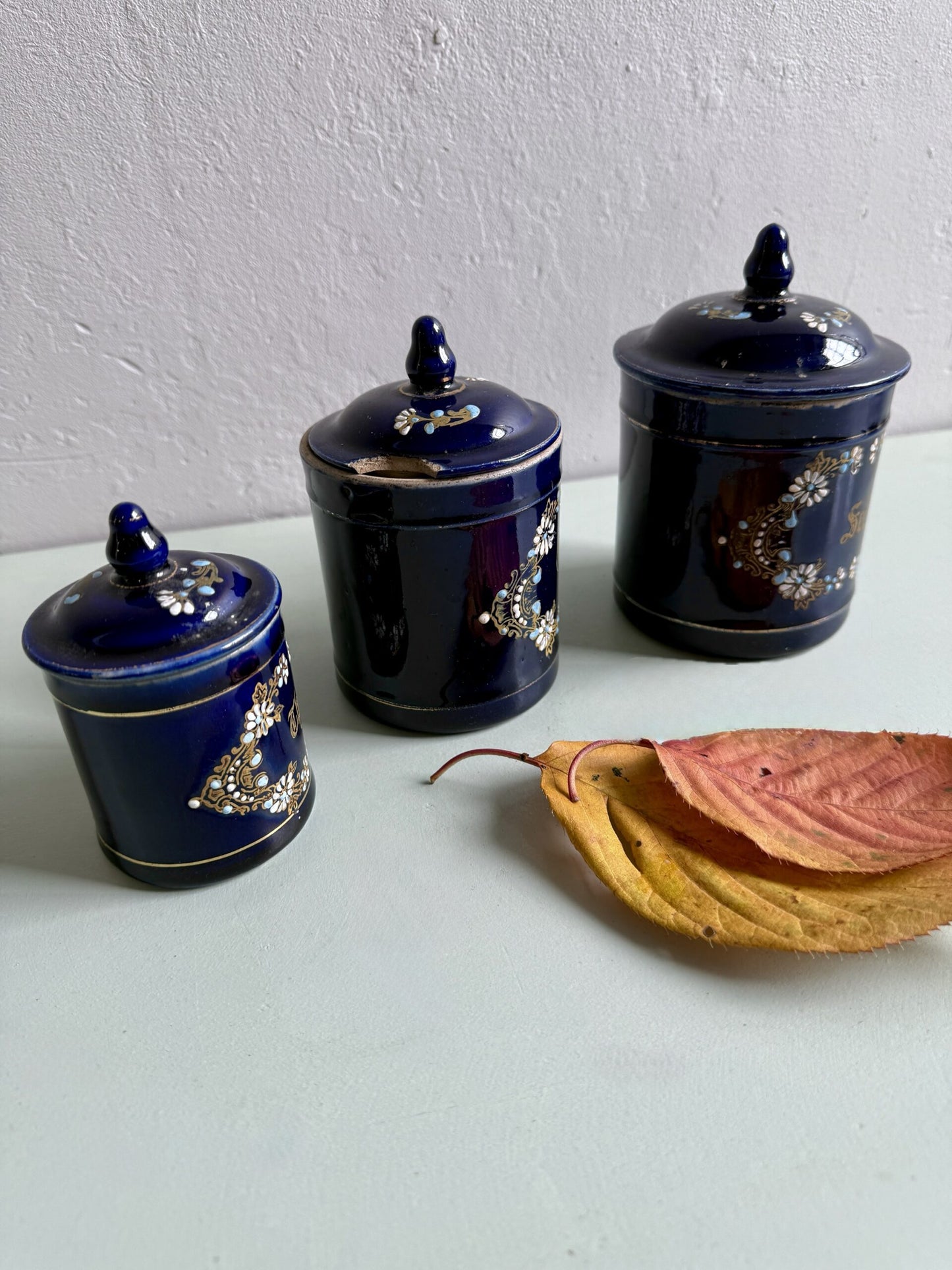 Lot de 3 pots à épices anciens en faïence émaillée