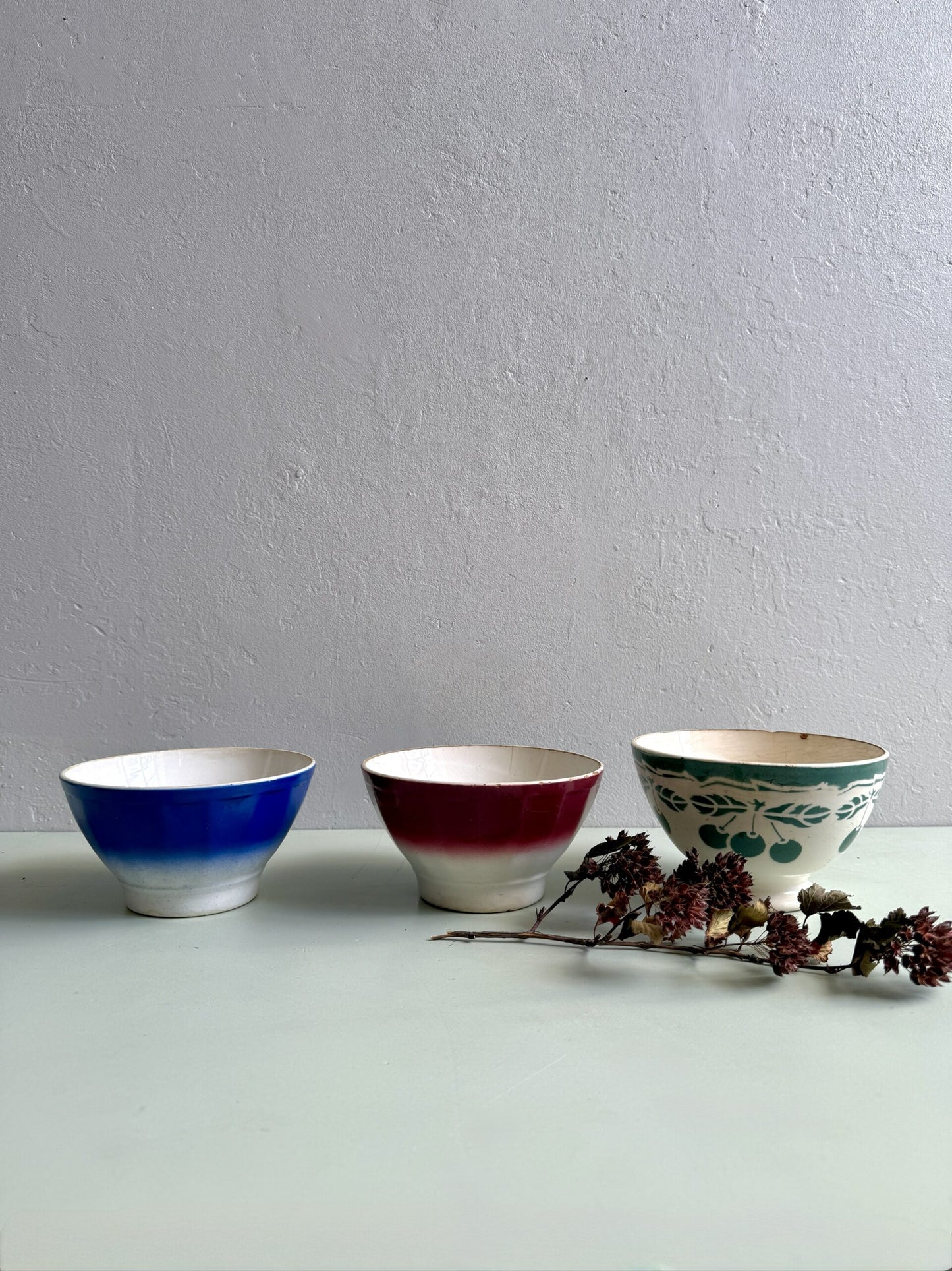 Lot de 3 bols anciens en terre de fer émaillée