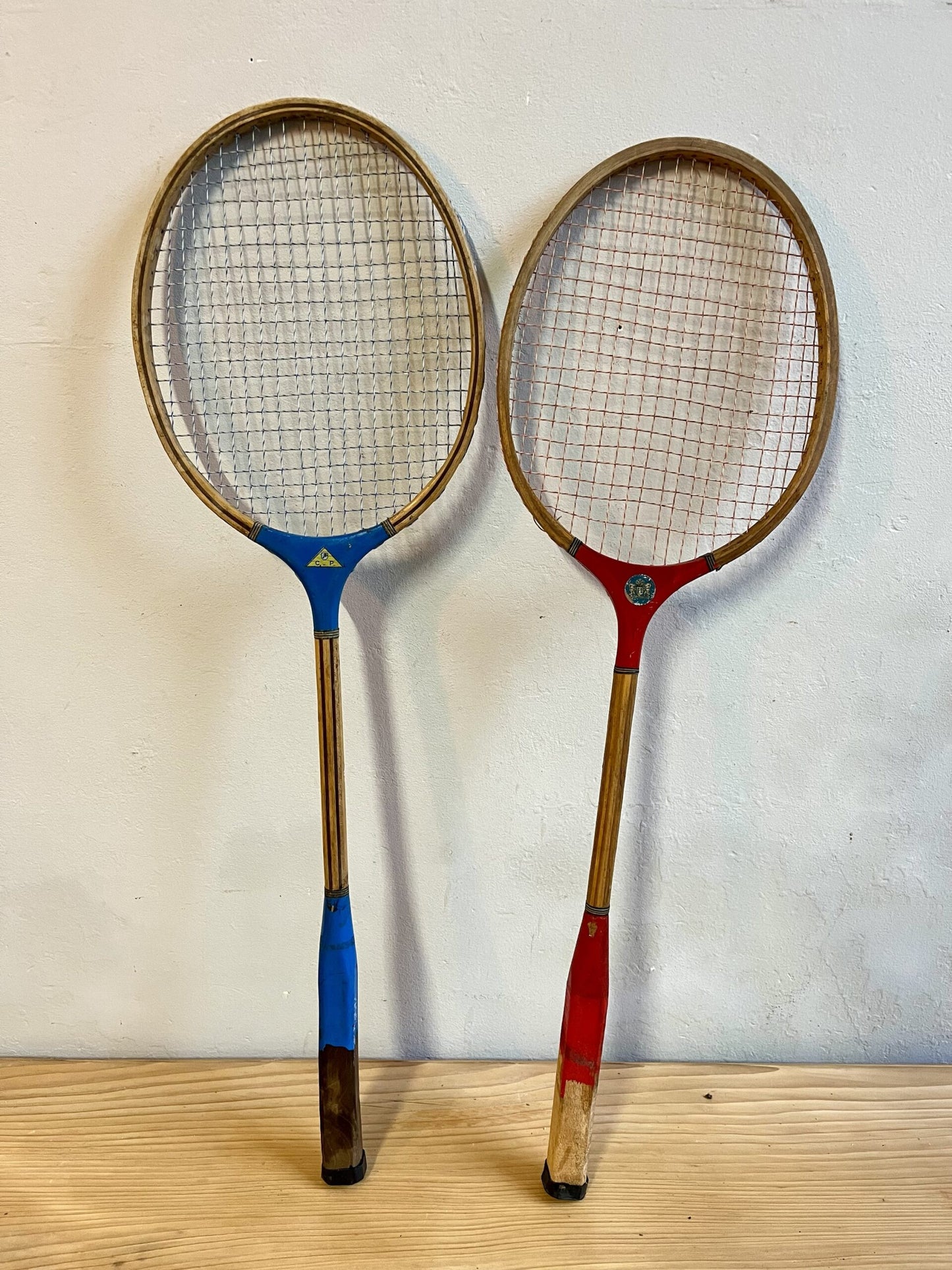 Ancienne raquette de badminton bleue