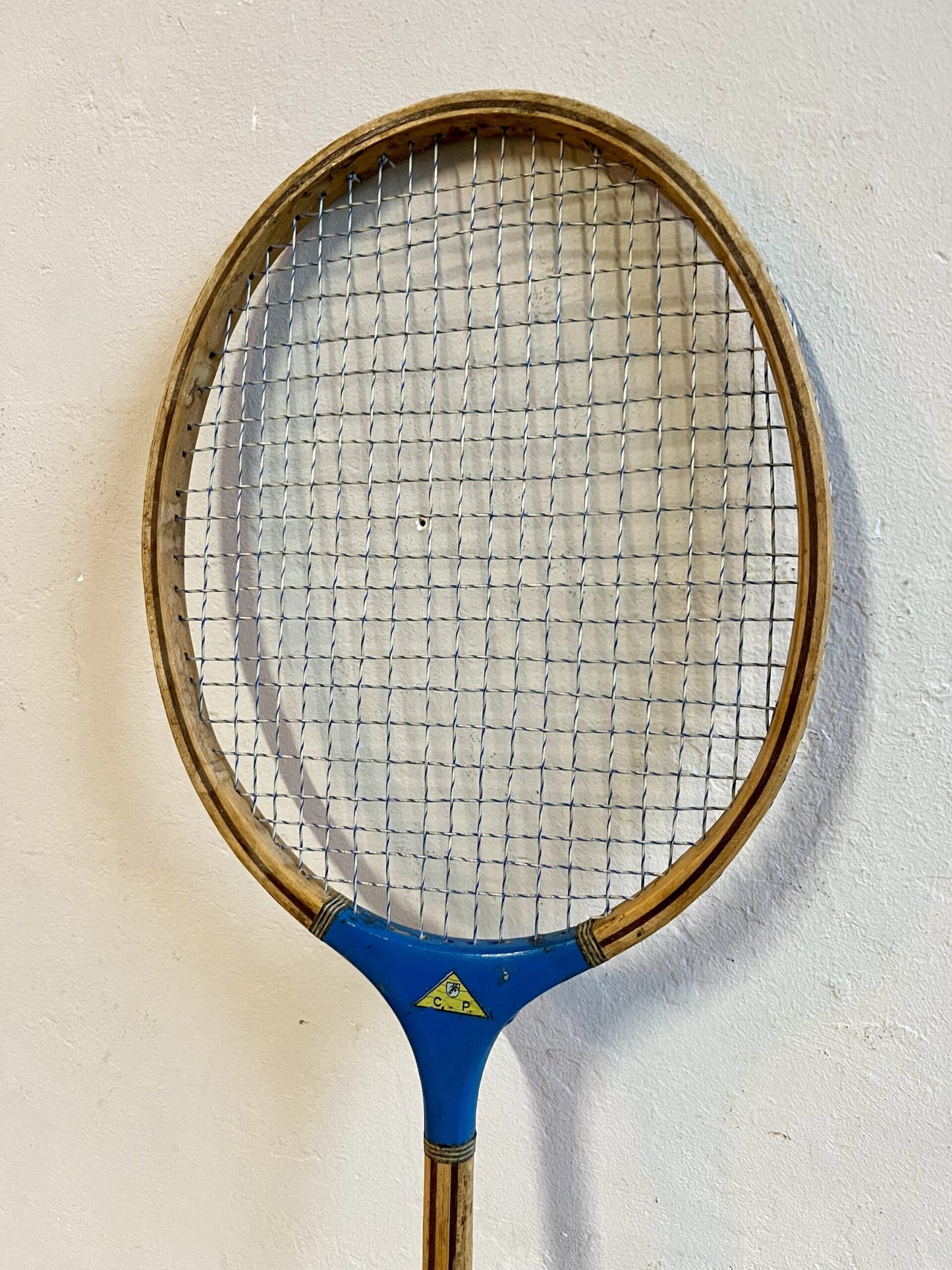 Ancienne raquette de badminton bleue