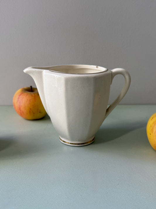 Pot à lait Badonviller en demi-porcelaine blanche