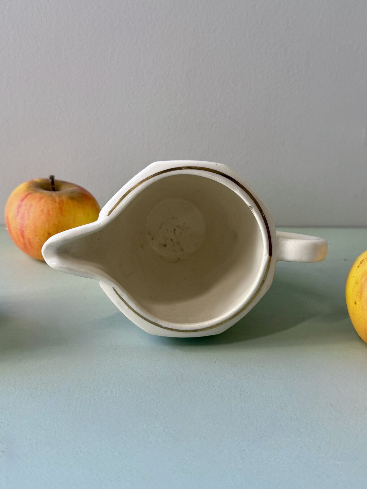 Pot à lait Badonviller en demi-porcelaine blanche