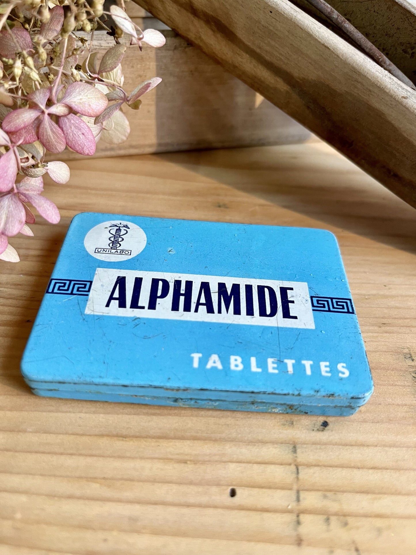 Boîte vintage en métal