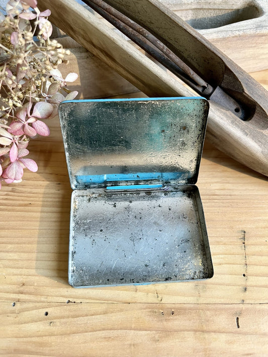 Boîte vintage en métal