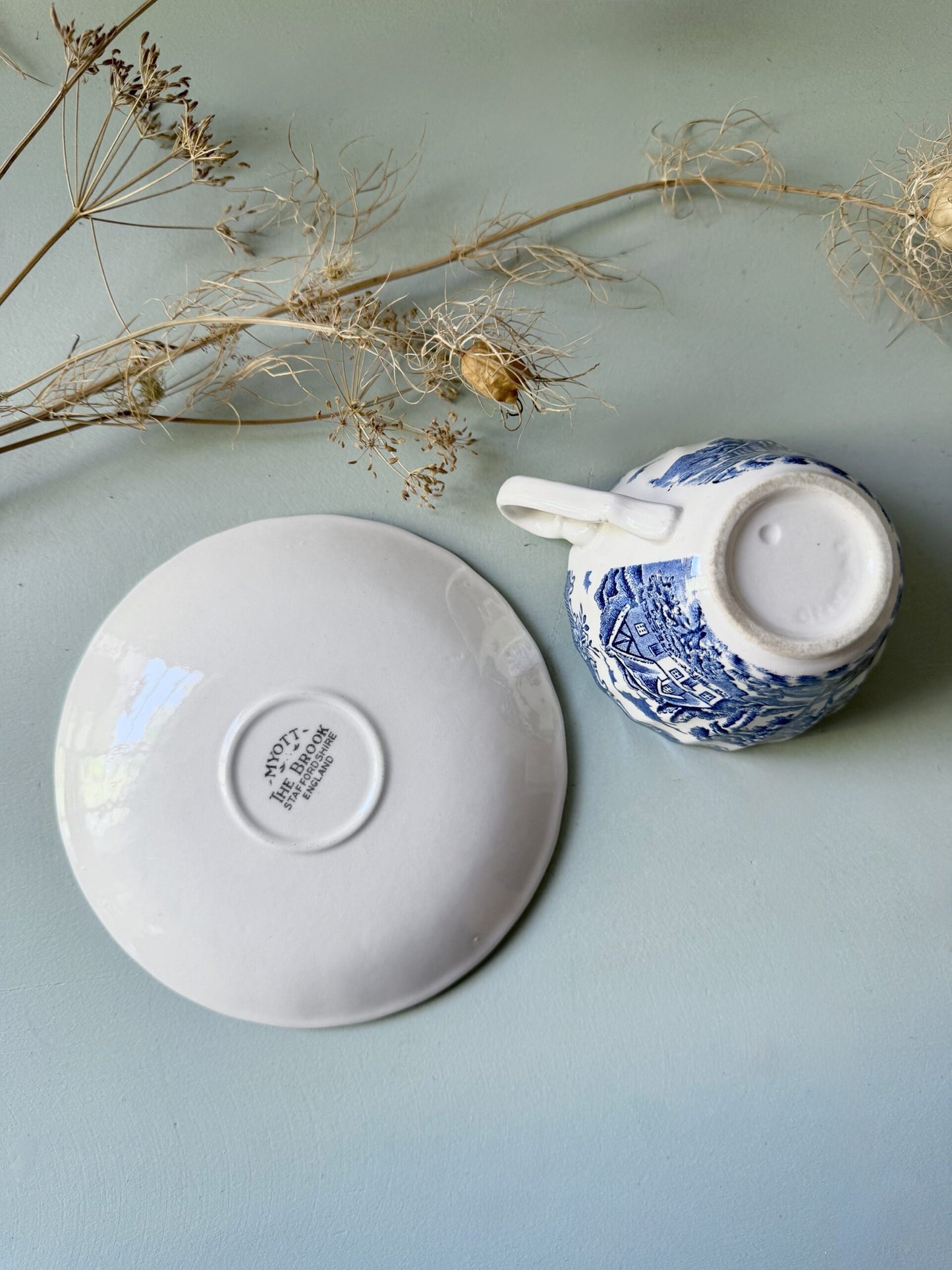 Tasse avec coupelle The Brook Staffordshire Myott