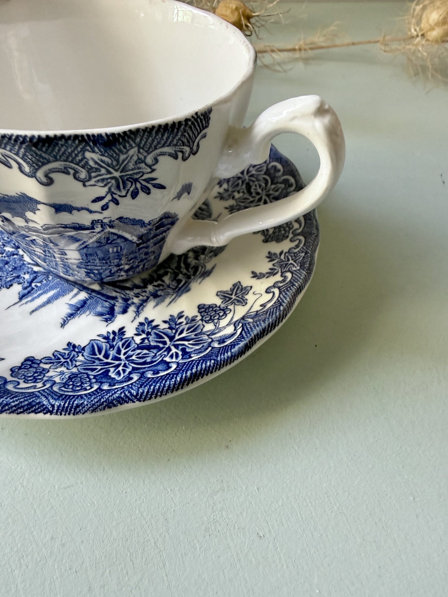 Tasse avec coupelle The Brook Staffordshire Myott