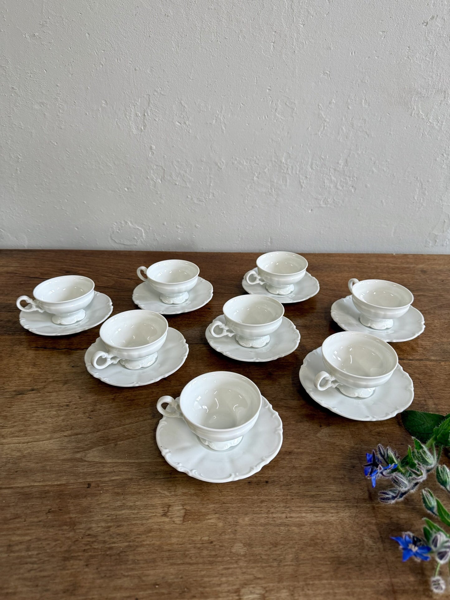 Tasses vintage avec coupelles en porcelaine