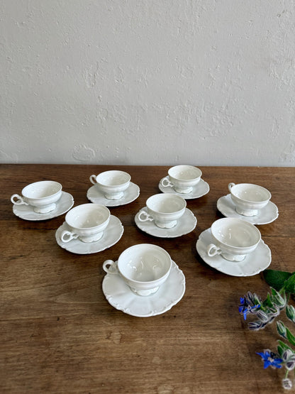 Tasses vintage avec coupelles en porcelaine