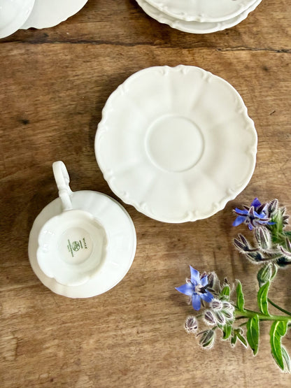 Tasses vintage avec coupelles en porcelaine