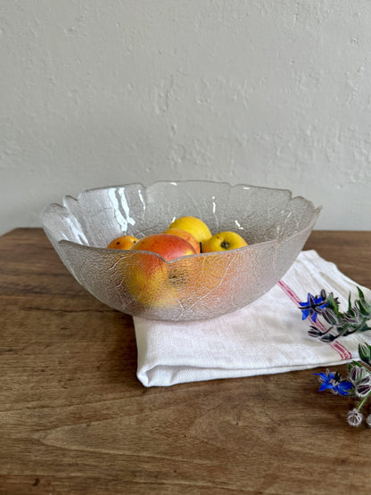 Saladier en verre en forme de feuille