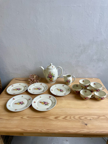 Théière et pot à lait - Motif fleuri vintage