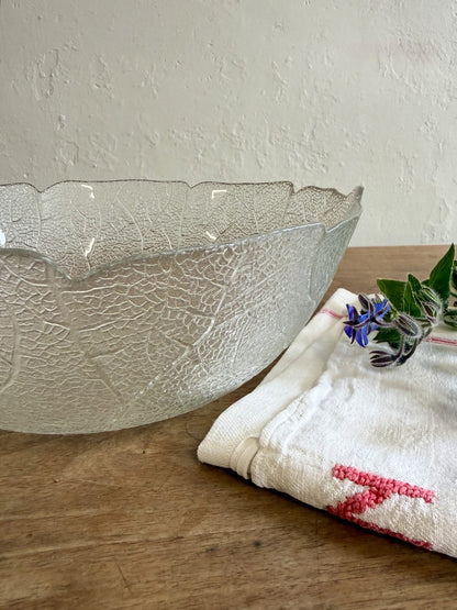 Saladier en verre en forme de feuille