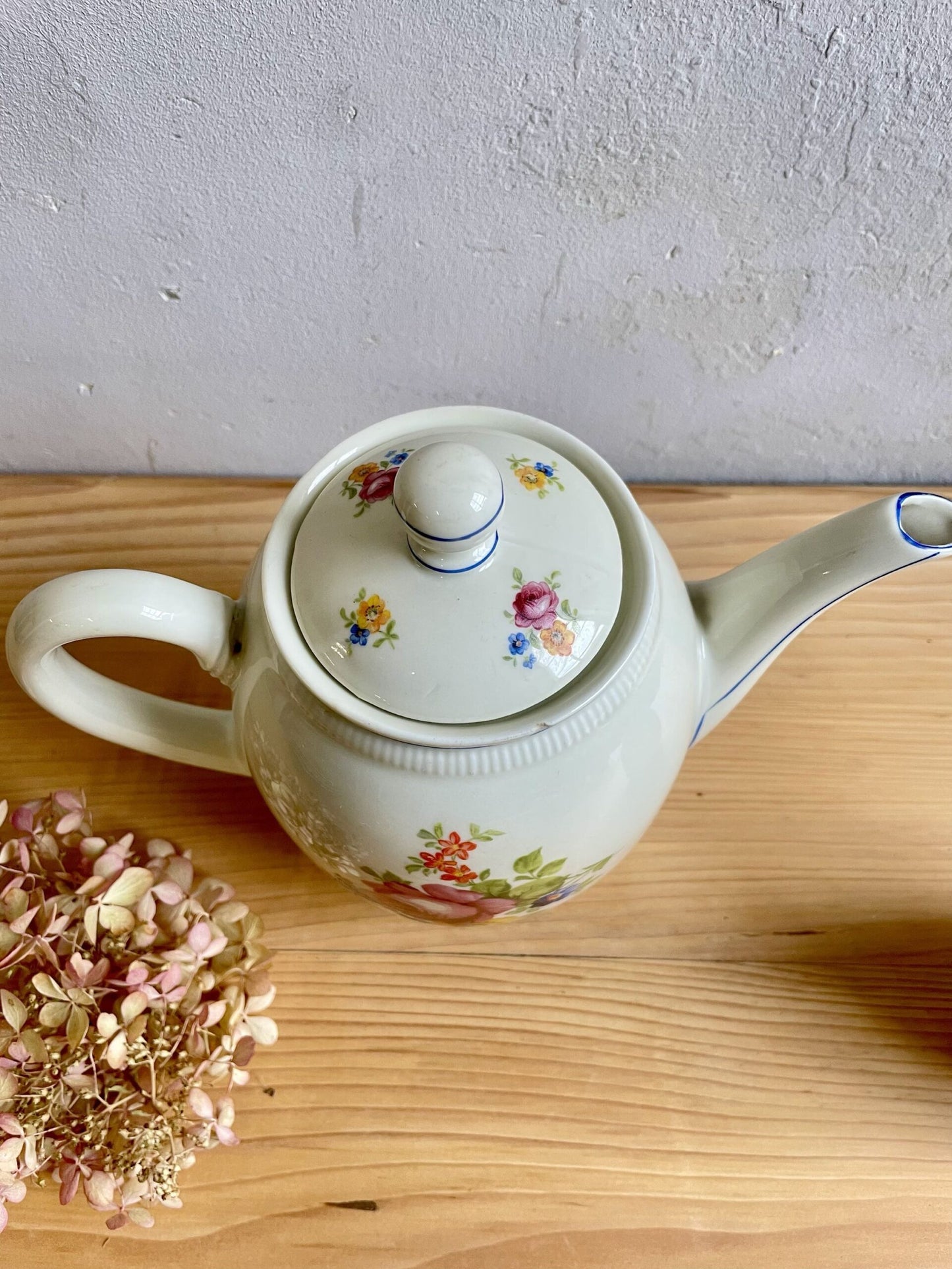 Théière et pot à lait - Motif fleuri vintage