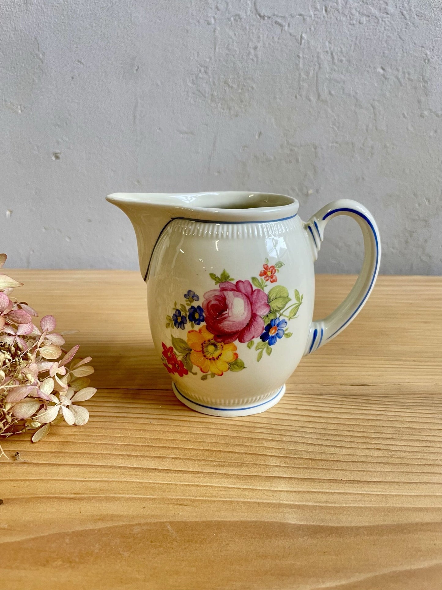 Théière et pot à lait - Motif fleuri vintage