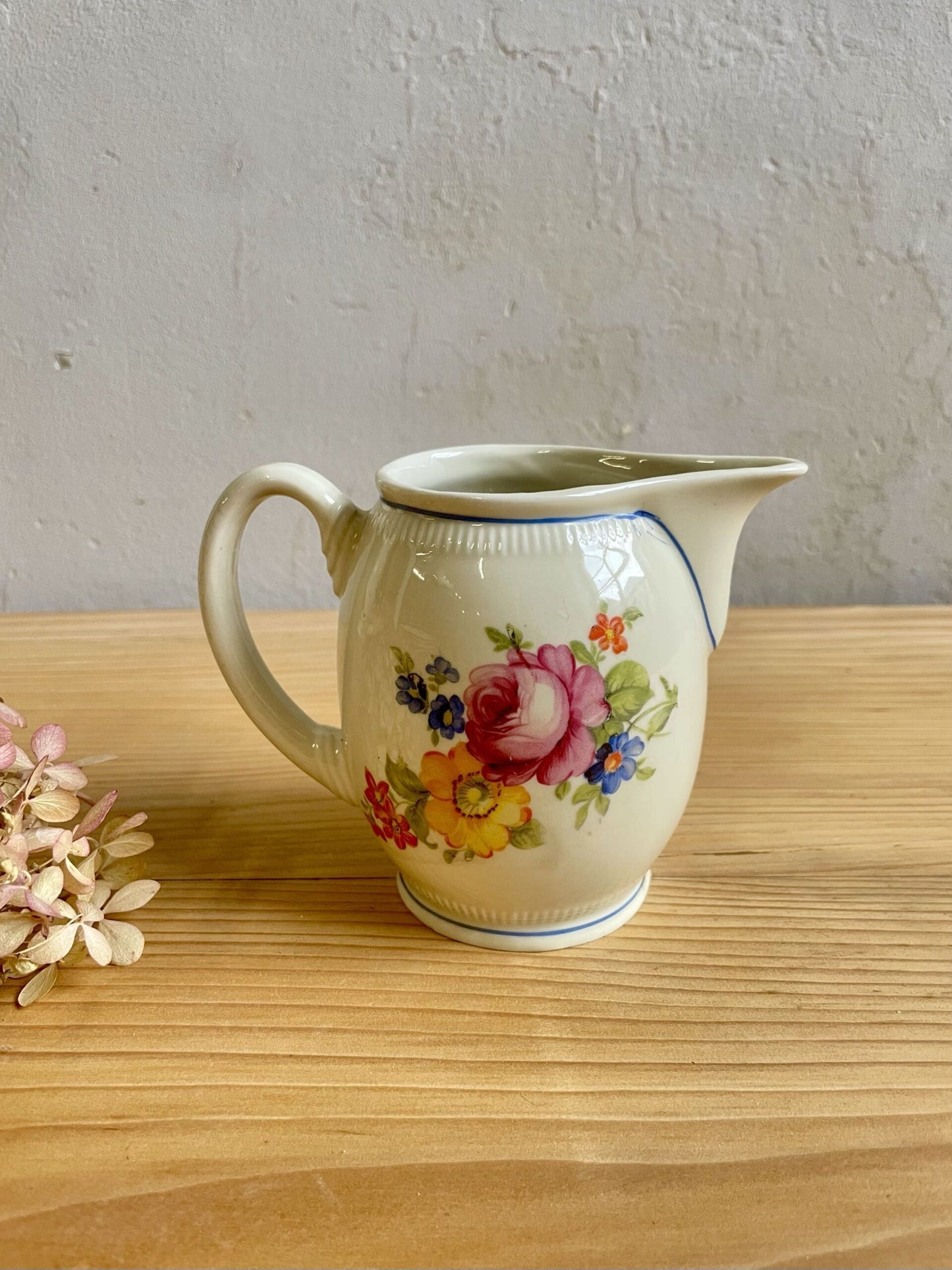 Théière et pot à lait - Motif fleuri vintage