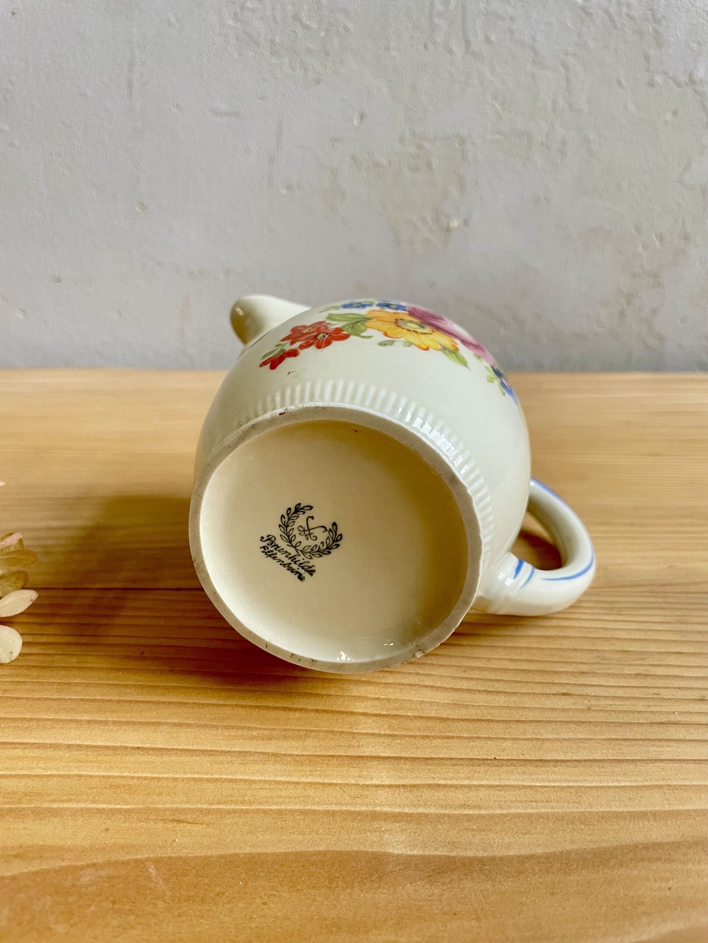 Théière et pot à lait - Motif fleuri vintage