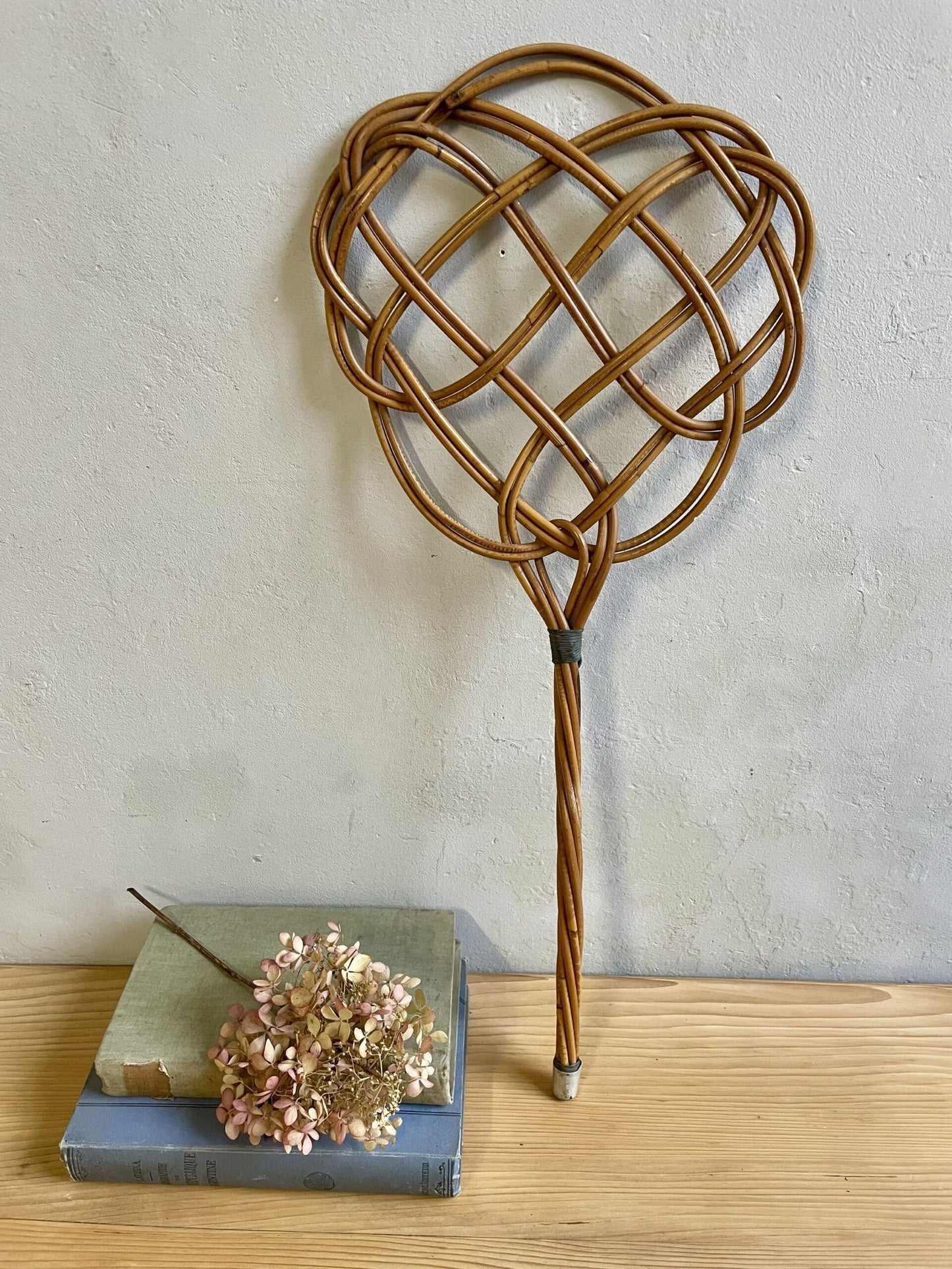 Battoir à tapis vintage en osier