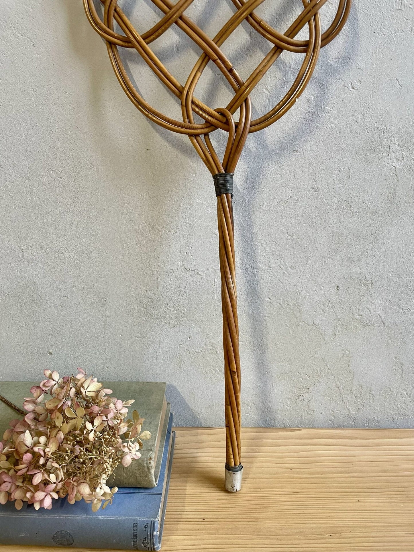 Battoir à tapis vintage en osier