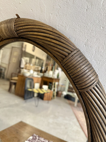 Miroir ovale en rotin foncé