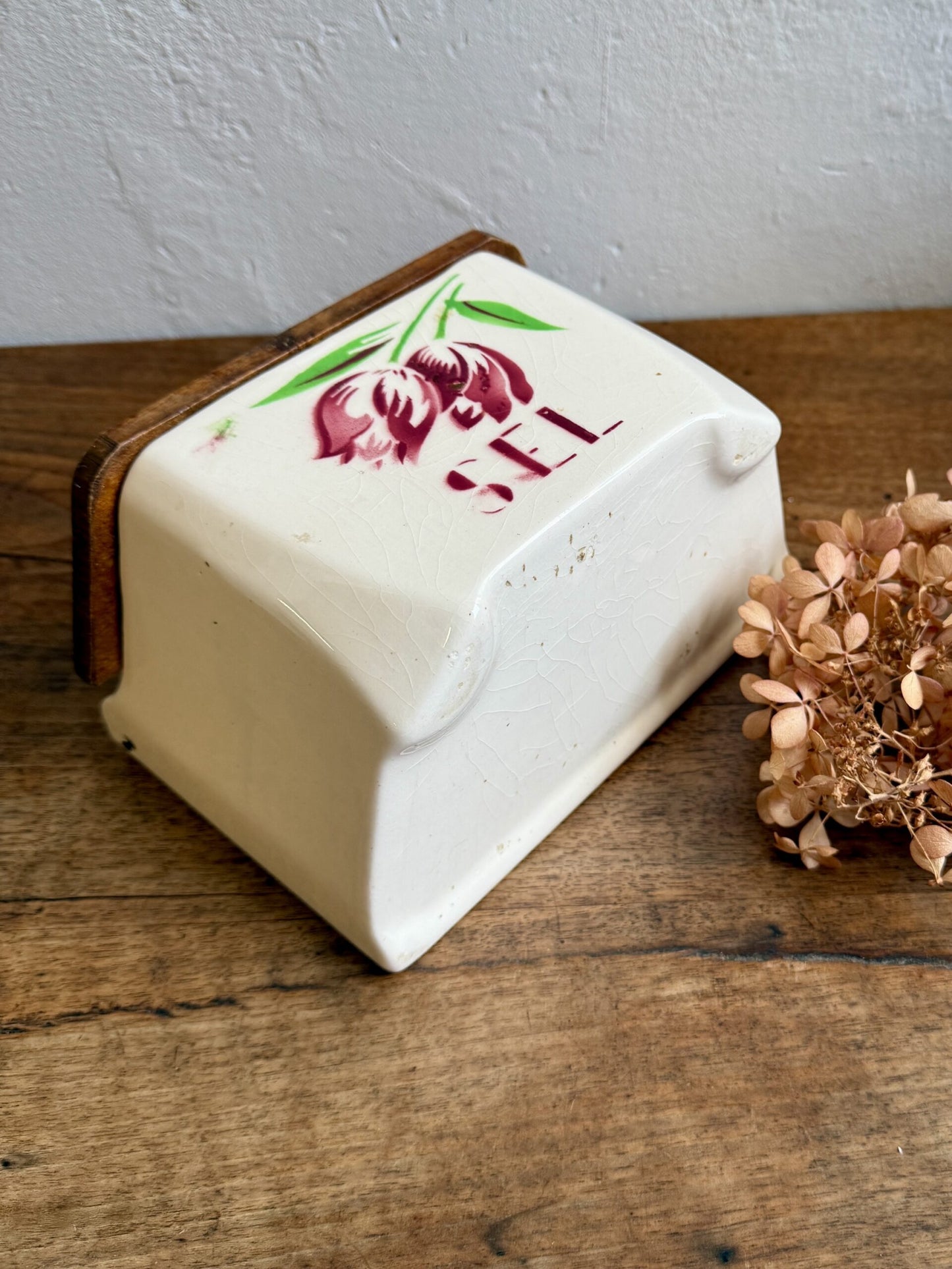 Pot à sel mural de Badonviller