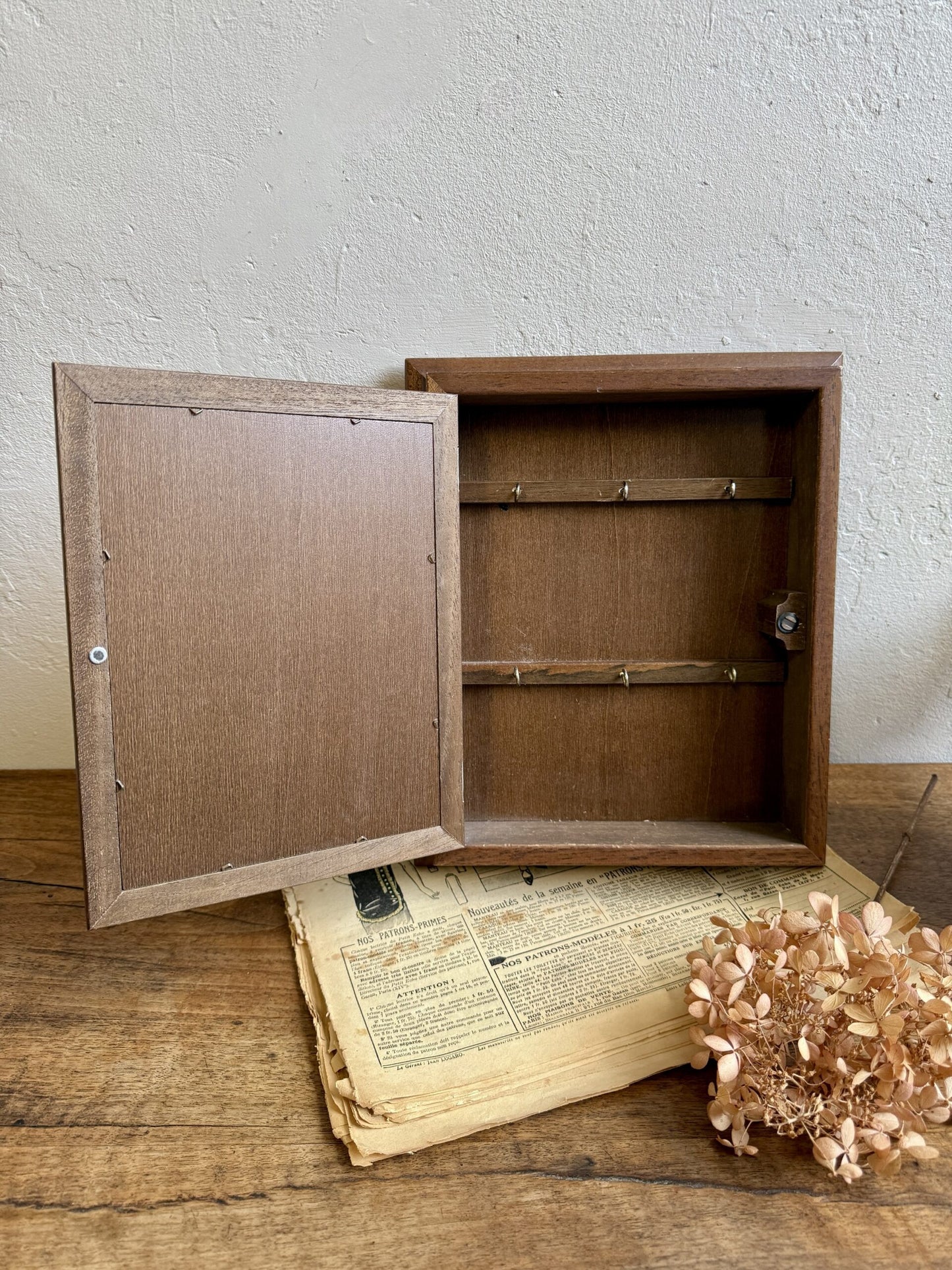 Boîte à clés vintage en bois