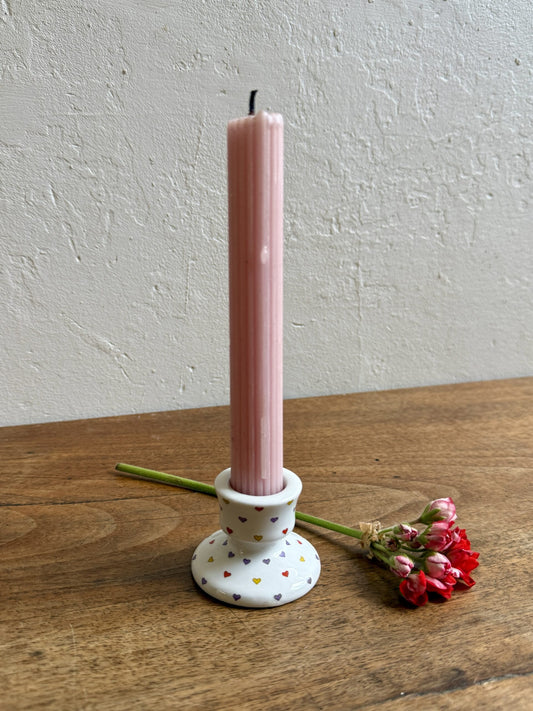 Bougeoir blanc avec motifs cœurs colorés