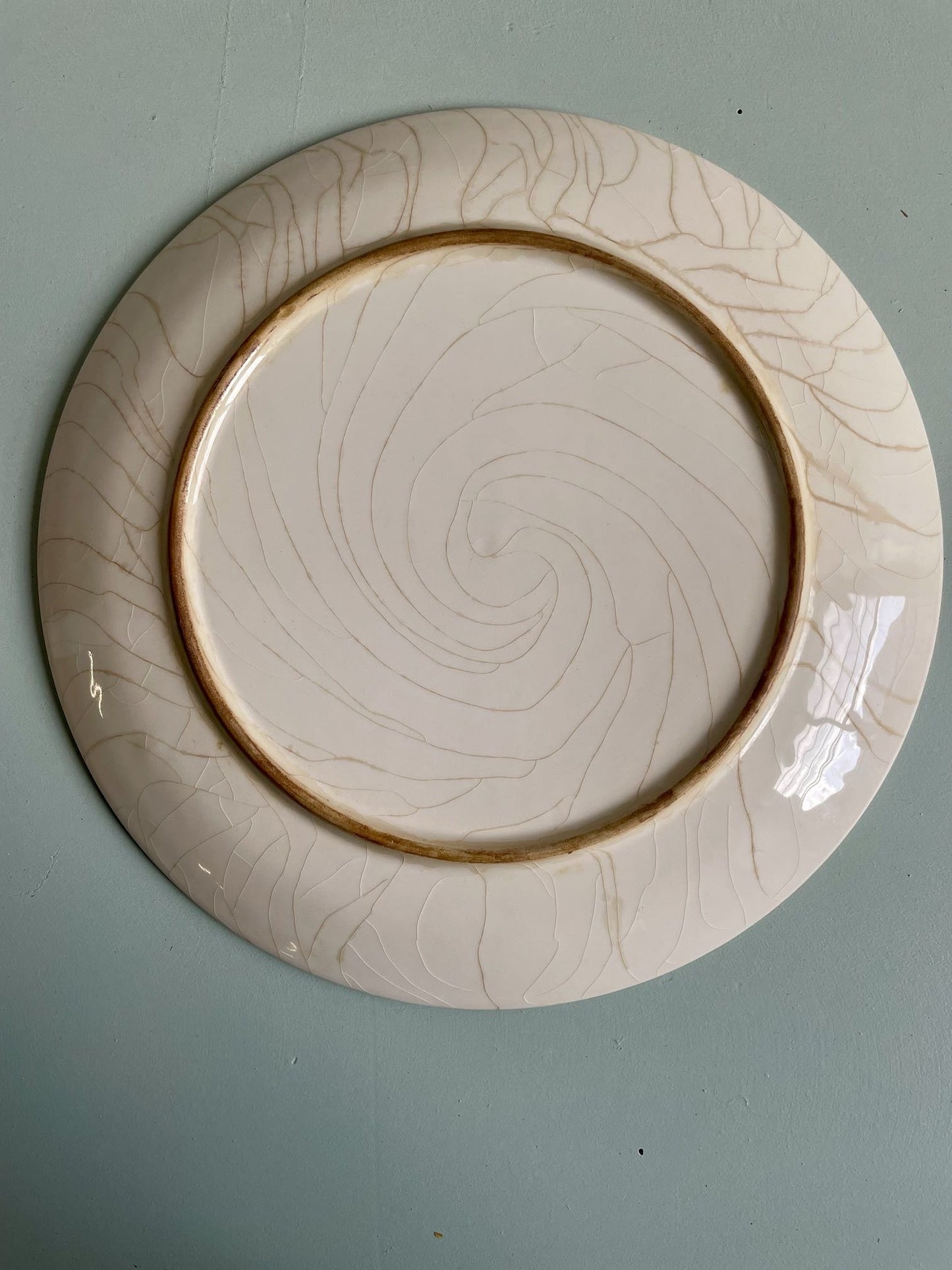 Plat en céramique – Décor fleurs bleues