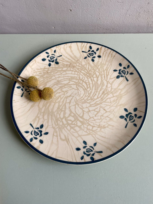 Plat en céramique – Décor fleurs bleues