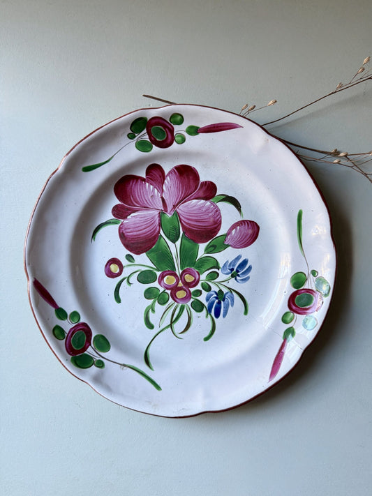 Assiette plate ancienne en faïence motifs floraux