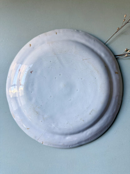 Assiette plate ancienne en faïence motifs floraux