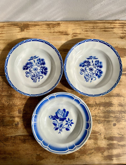 3 assiettes creuses bleues