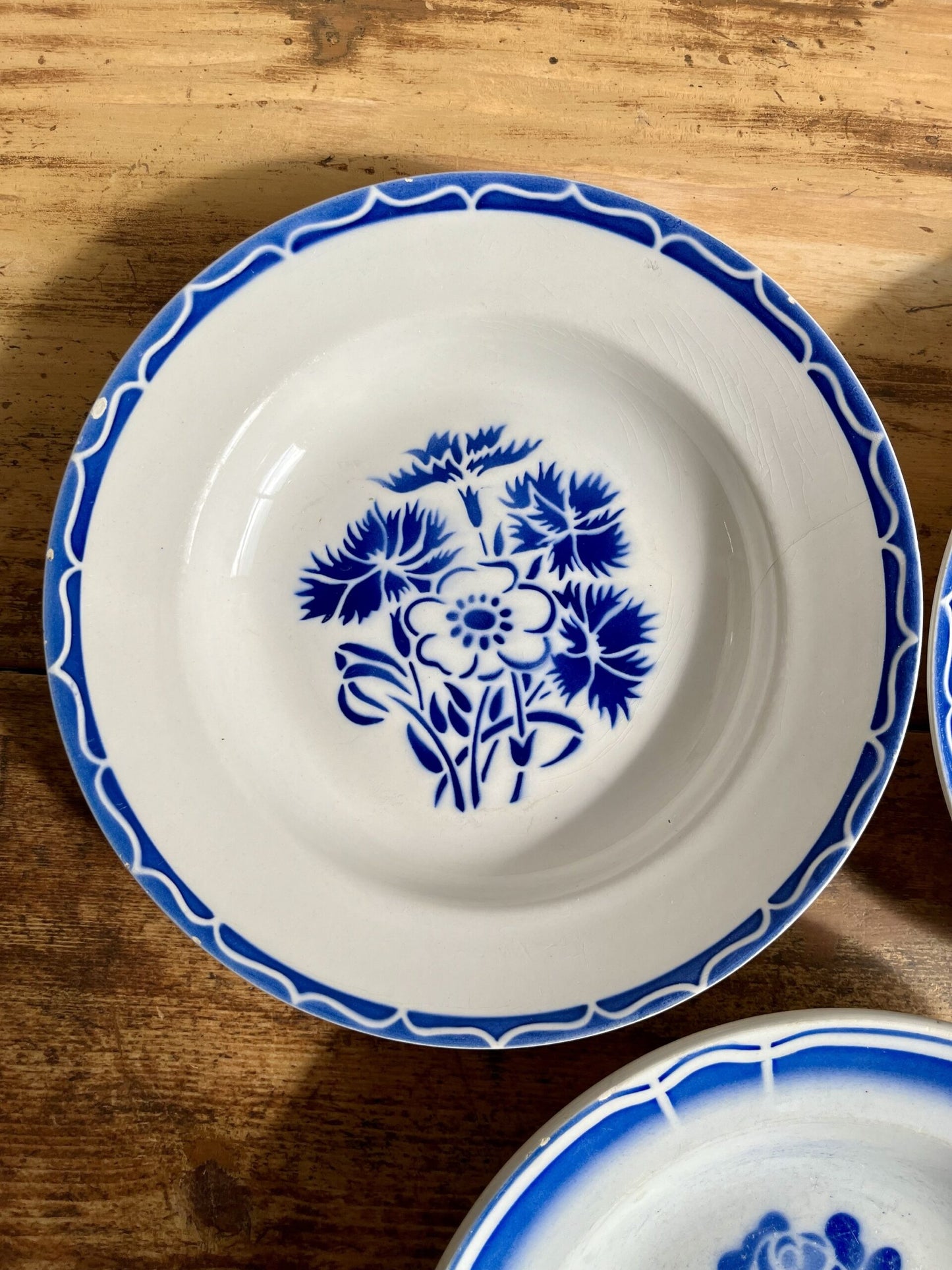 3 assiettes creuses bleues