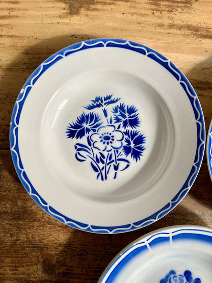 3 assiettes creuses bleues