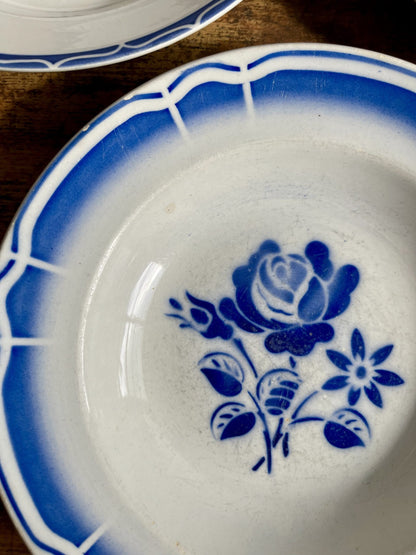 3 assiettes creuses bleues