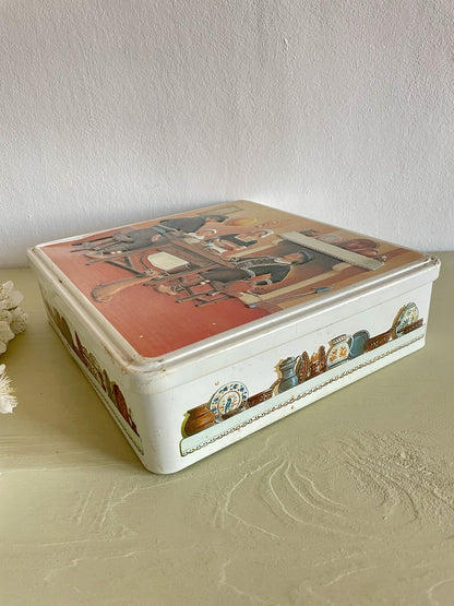 Boîte à gâteaux ancienne Massilly