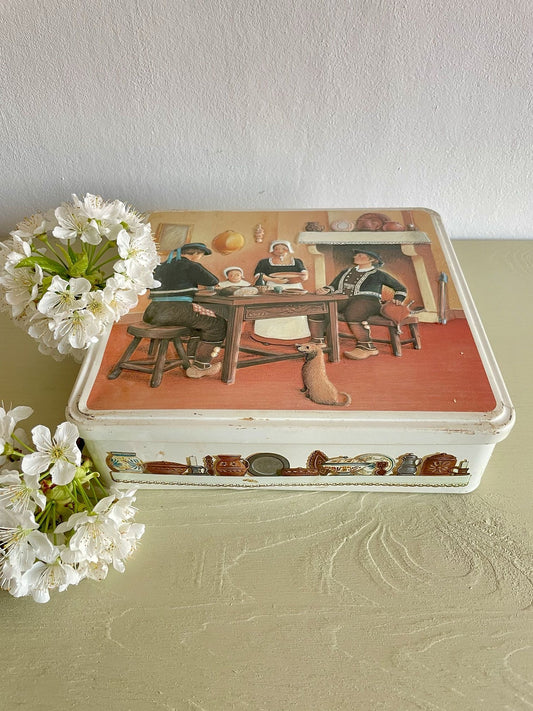 Boîte à gâteaux ancienne Massilly