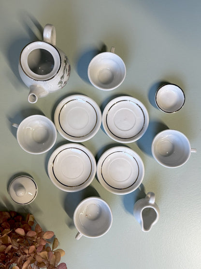 Dinette en porcelaine vintage pour enfant