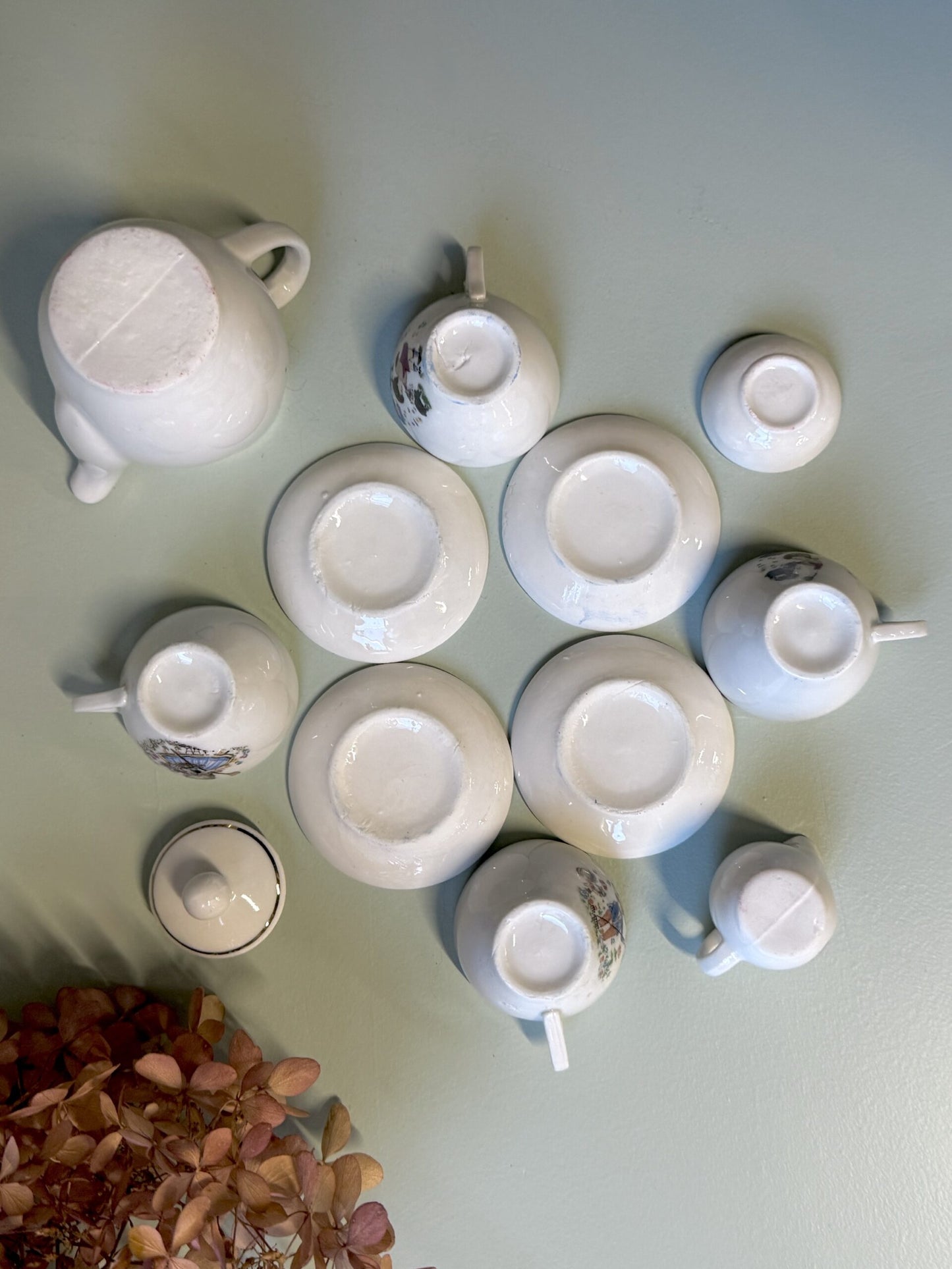 Dinette en porcelaine vintage pour enfant