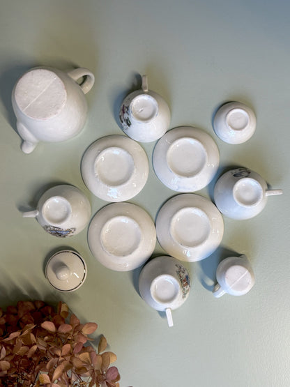 Dinette en porcelaine vintage pour enfant