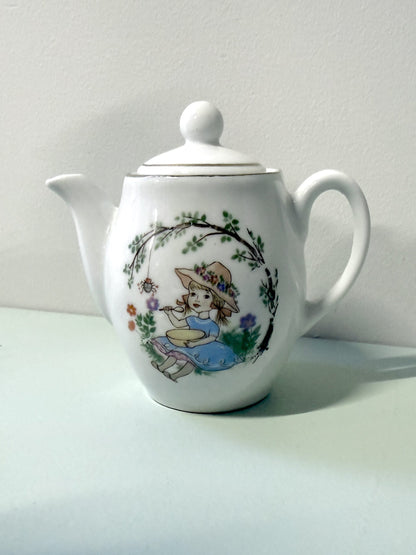 Dinette en porcelaine vintage pour enfant