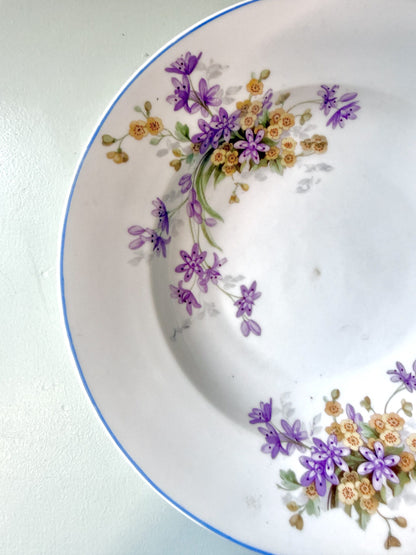 Assiette creuse en faïence fleurie