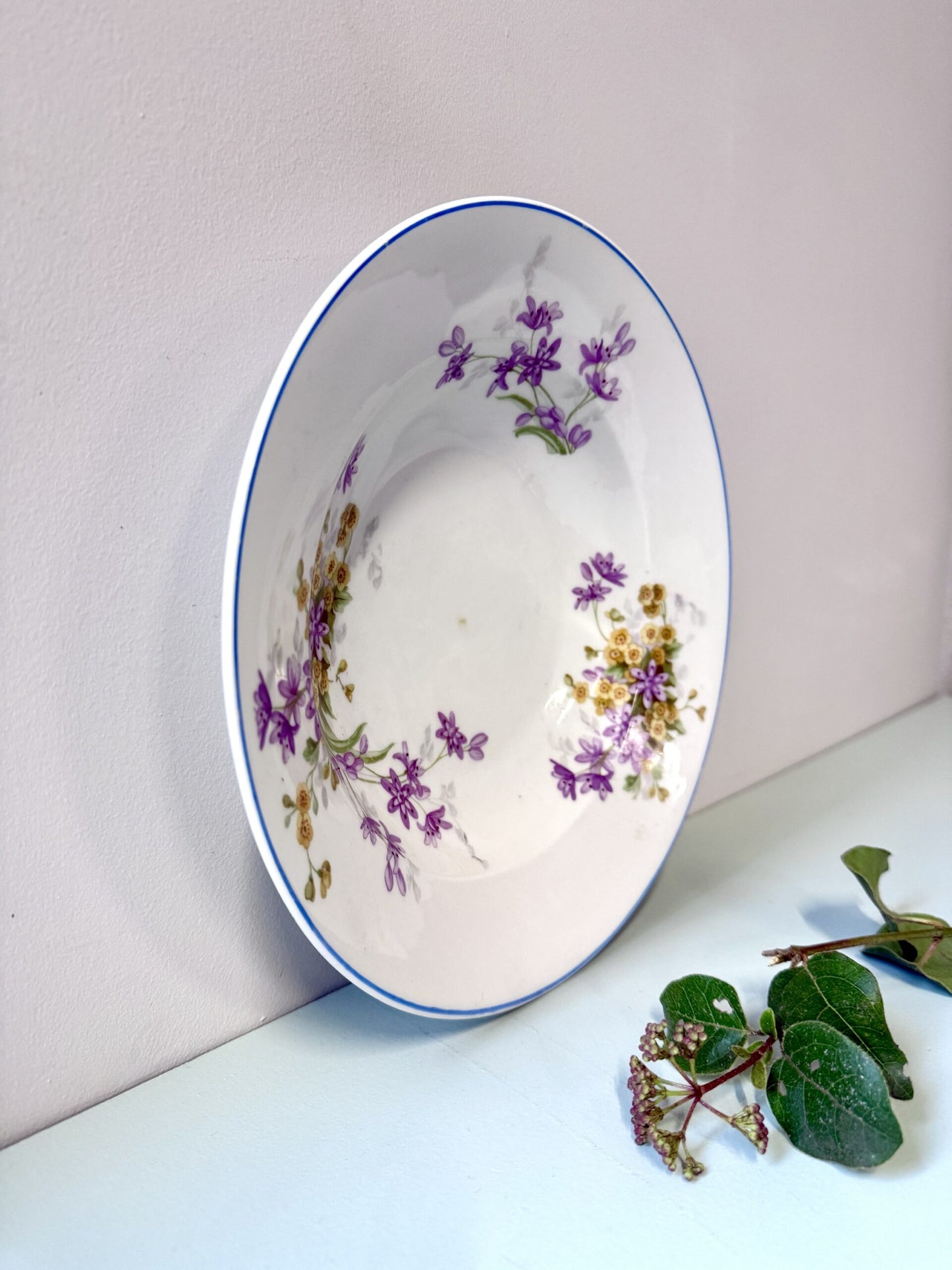 Assiette creuse en faïence fleurie