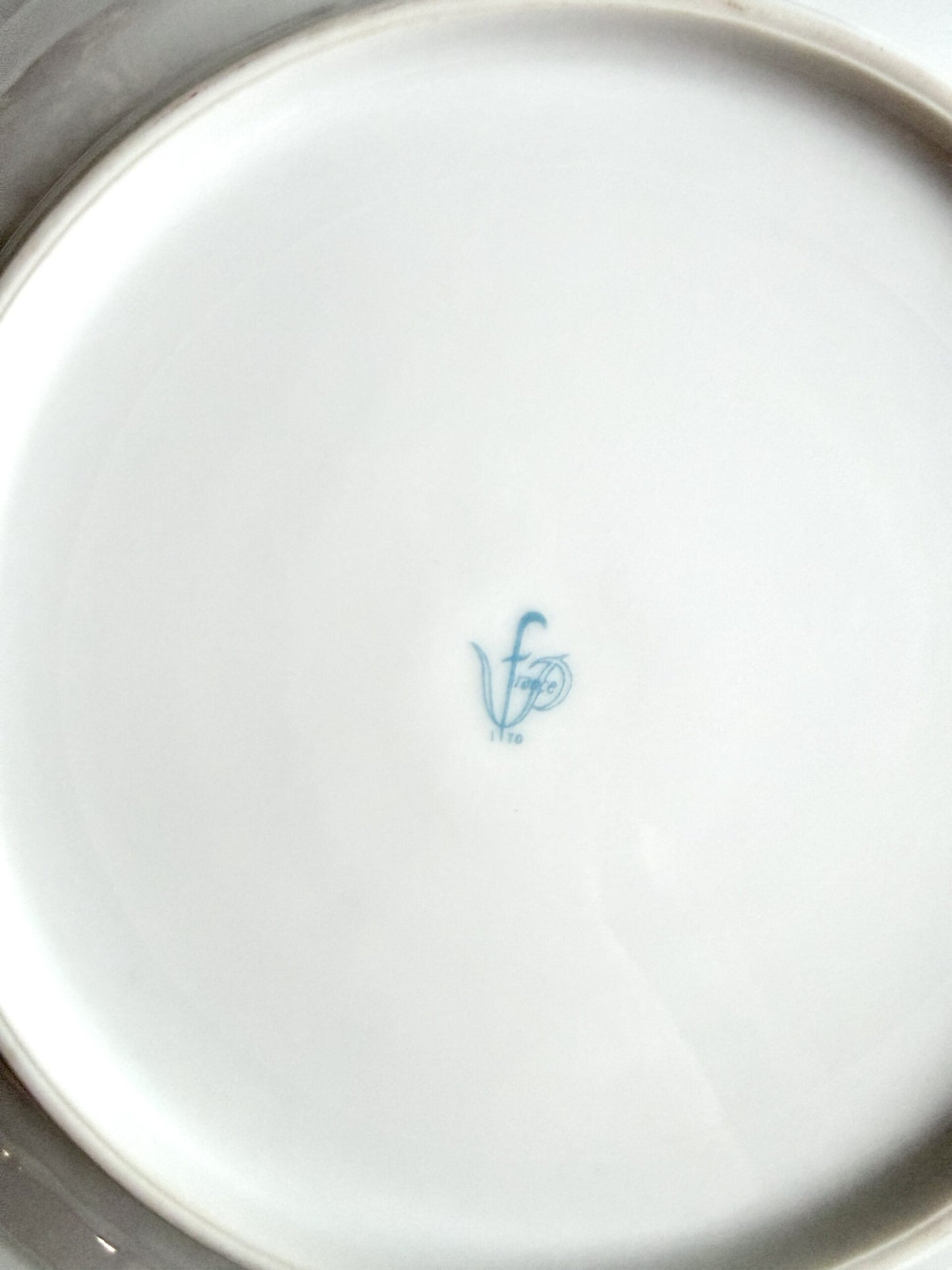 Assiettes plates en porcelaine FP - lot de 11