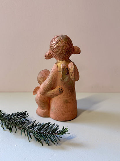 Statuette ange et enfant en terre cuite
