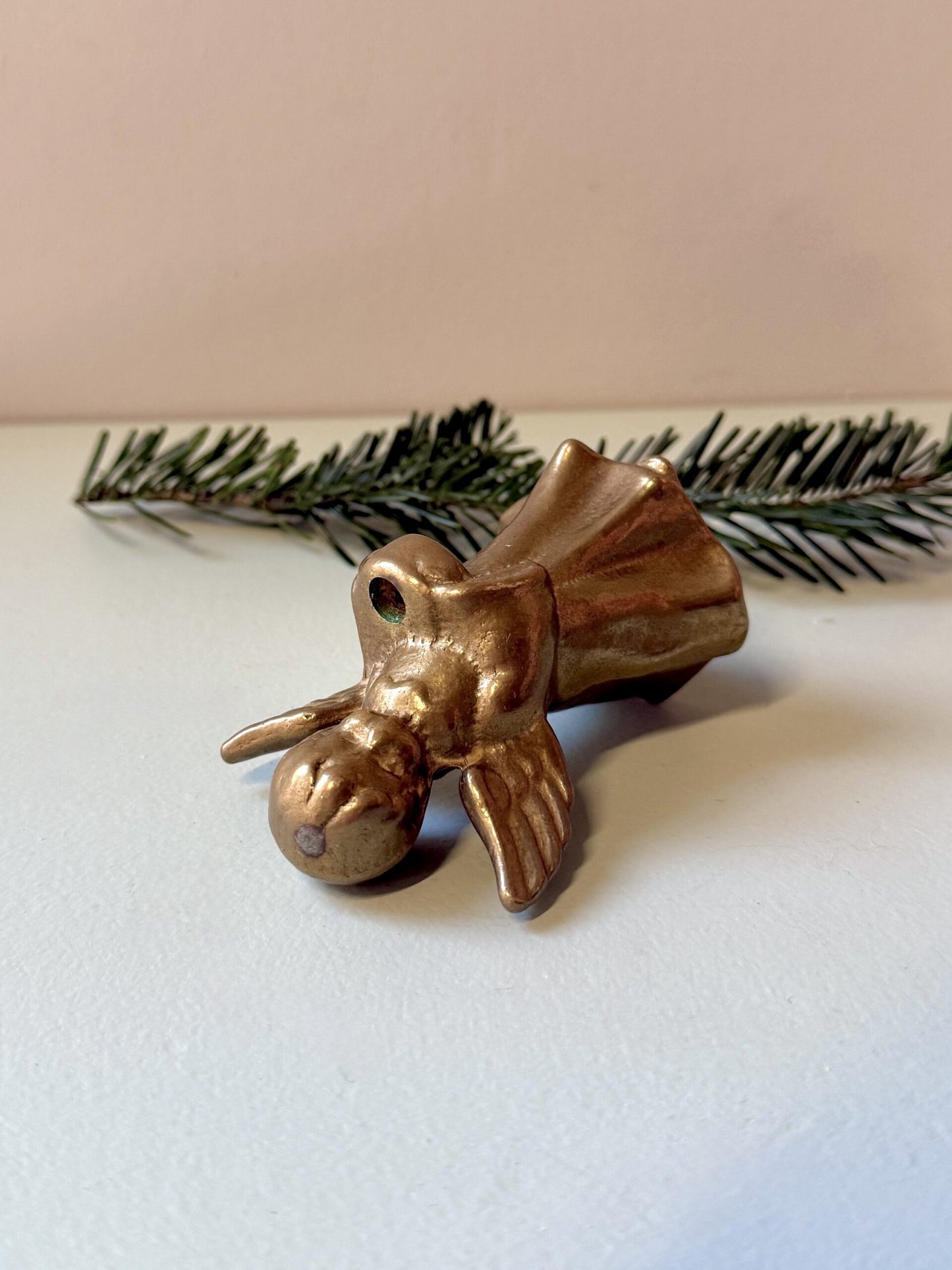 Bougeoir en forme d’ange en étain