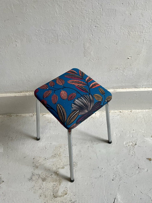 Tabouret vintage en Formica – tissu Thevenon - Bleu