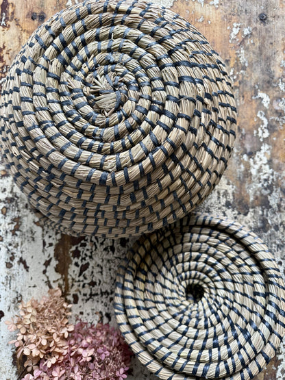 Panier de rangement avec couvercle