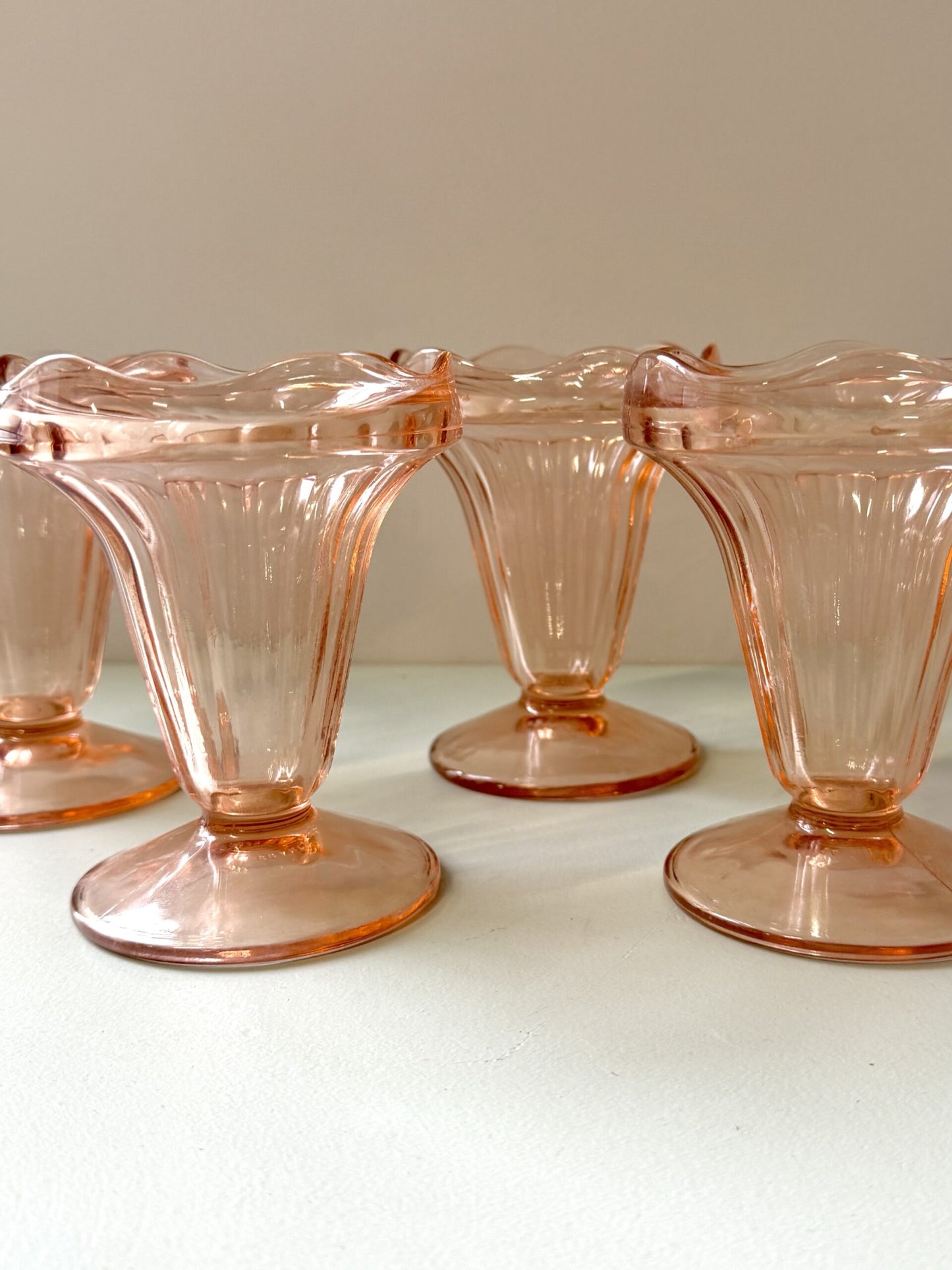 Coupes à glace vintage en verre moulé rose – lot de 4