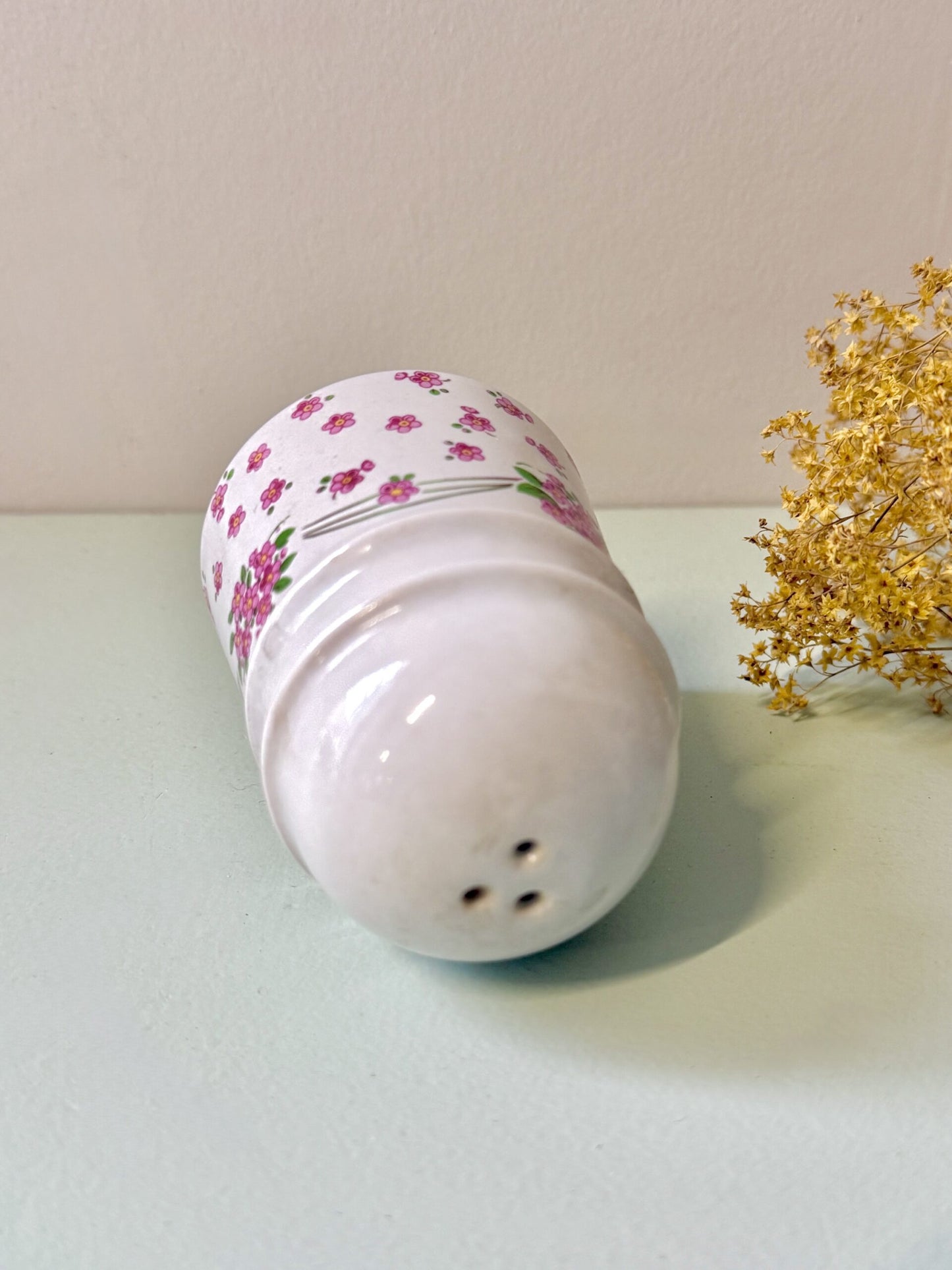 Salière florale en faïence