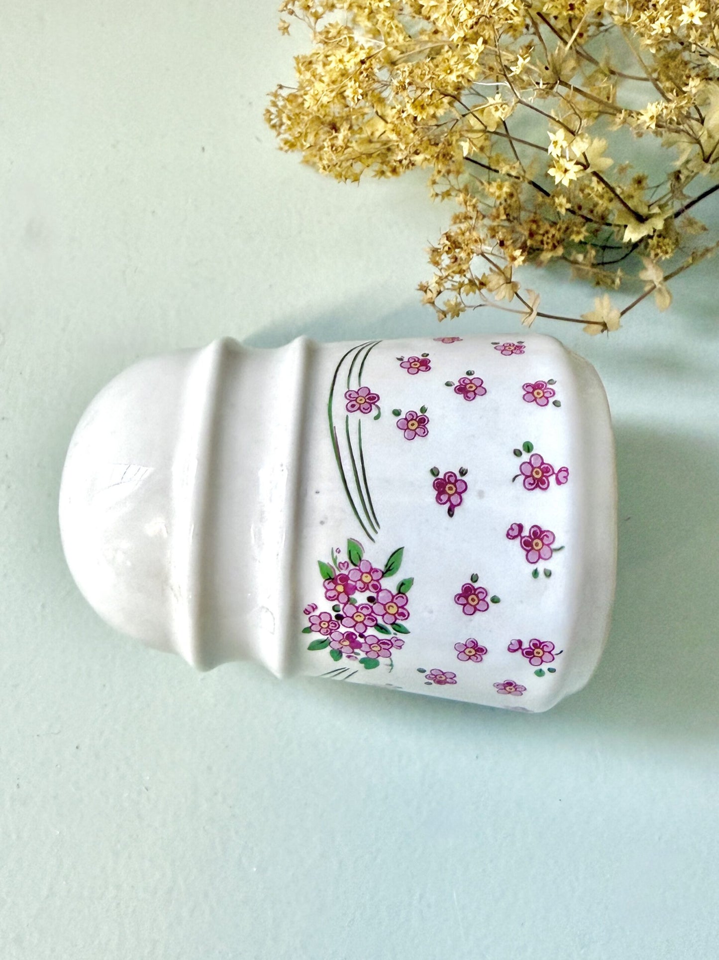 Salière florale en faïence